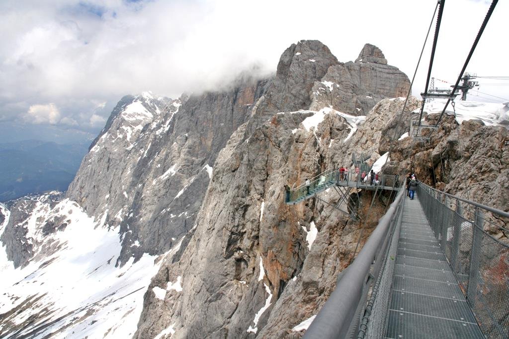 Függőhíd 2700 m magasan. Forrás: www.mozgasvilag.hu