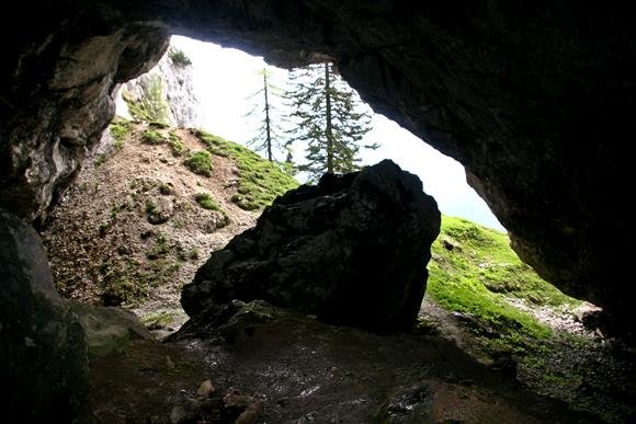 A barlang bejárata.