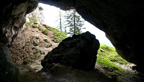 Potočka zijalka barlang túra Szlovéniában