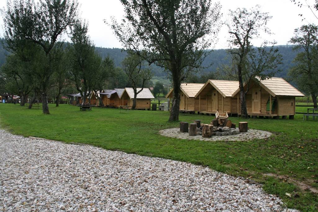 Végállomás: kemping és glamping házak mentén fel az útra.