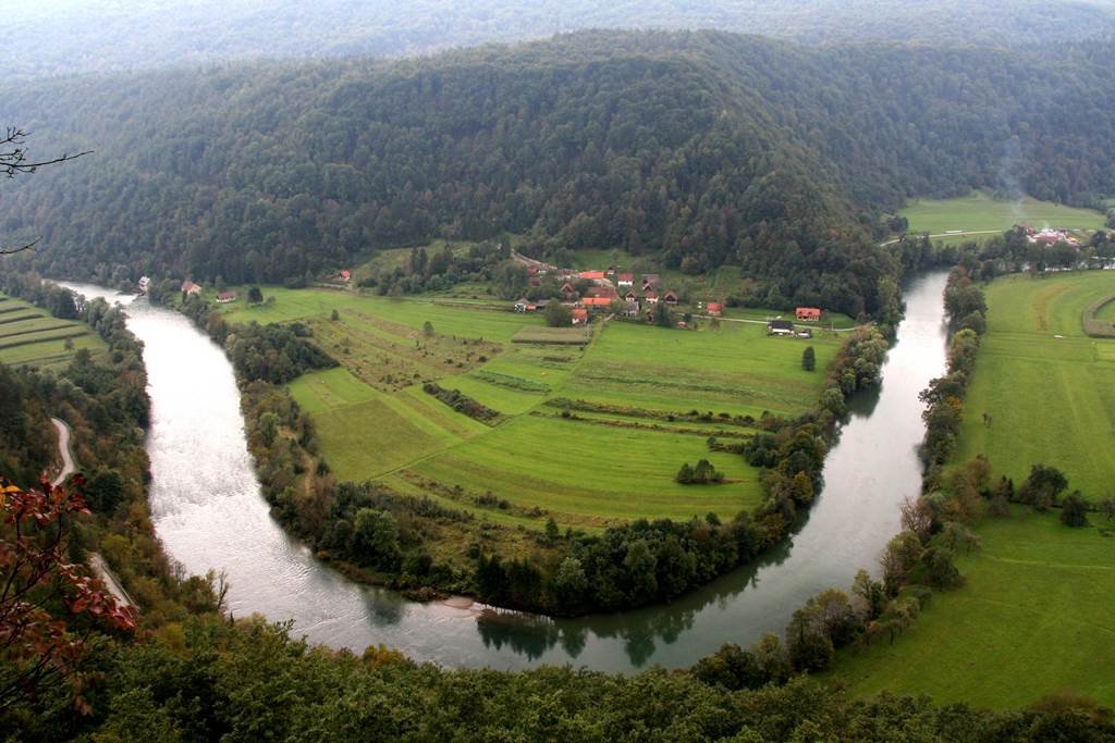 Ilyen a Kolpa folyó a magasból.