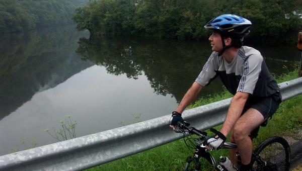 Erdők, mezők, házak, romok