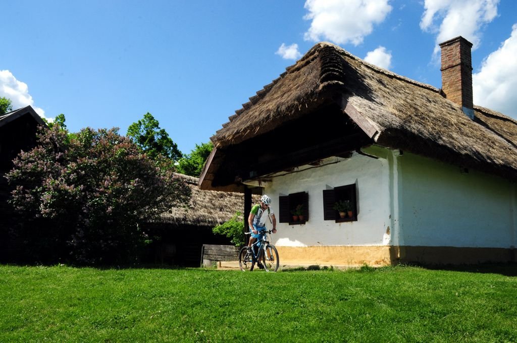 Pityerszeri skanzen ForrĂĄs: Paraferee - Mozgásvilág.hu