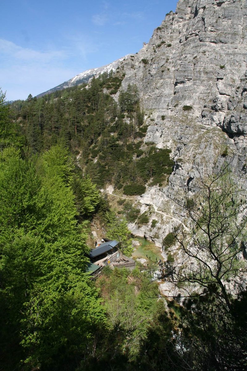 Az Ötscherhias hütte lent a mélyben