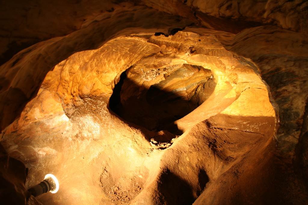 A barlang 95–65 millió évvel ezelőtt alakult ki