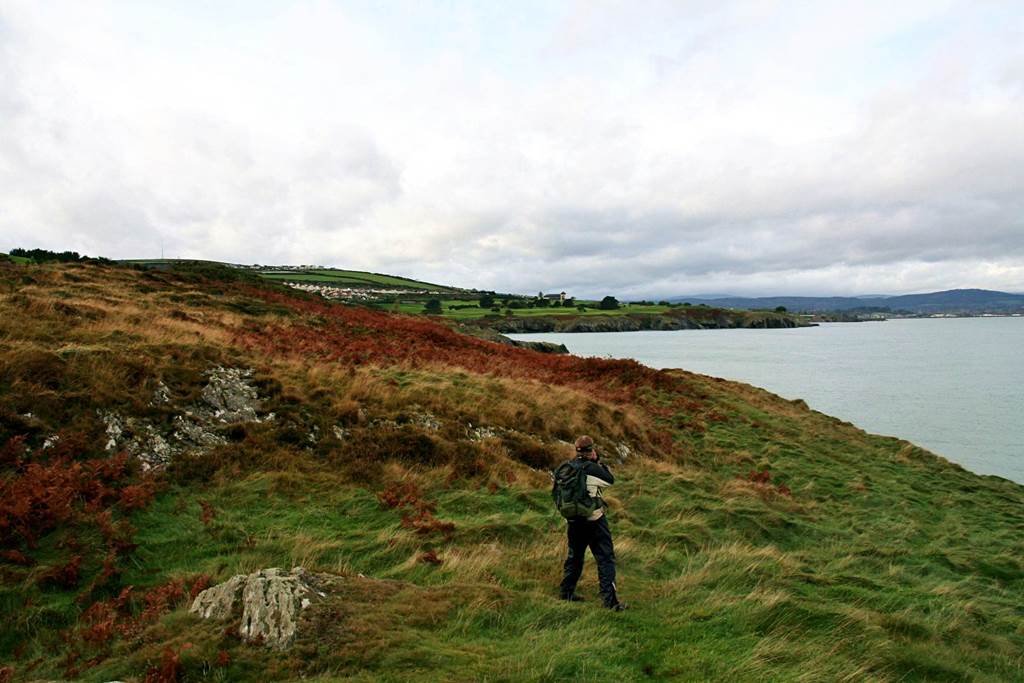 Visszatérve az ösvényre, a távolban Wicklow látható Forrás: www.mozgasvilag.hu