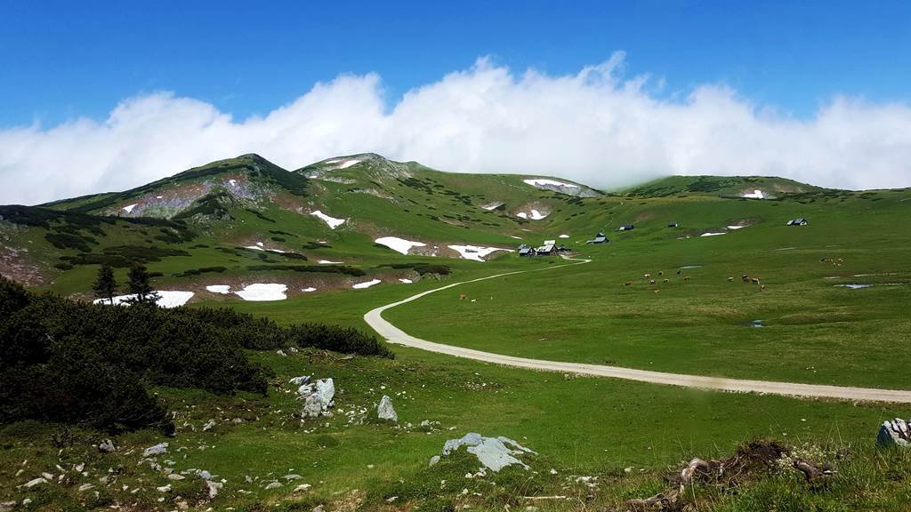 A távolban feltűnik a Michlbauer hütte (magasság 1745 m) ForrĂĄs: www.mozgasvilag.hu