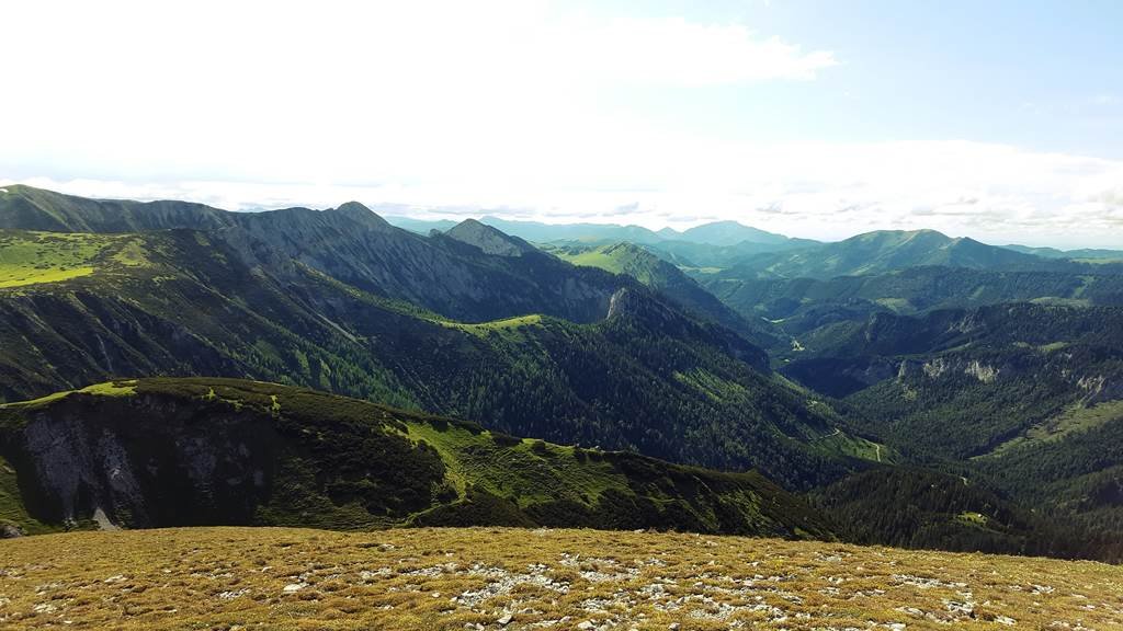 A hütte feletti dombocska a környék legmagasabb pontja