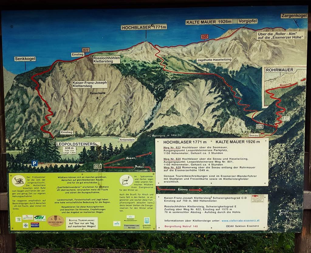A tó partján információs táblák segítik a tájékozódást