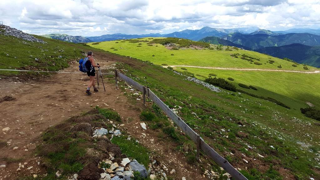 A Schönleiten menedékháztól továbbtúrázhatunk a Hochschwab régió távolabbi csúcsai felé