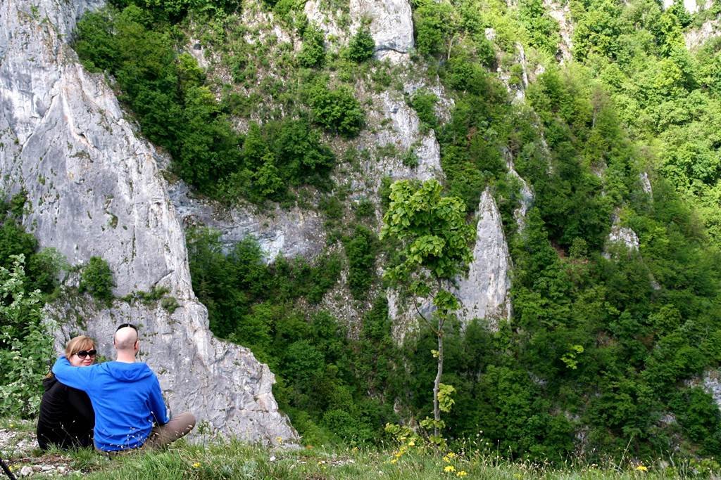 A szurdok belseje felé tekintve