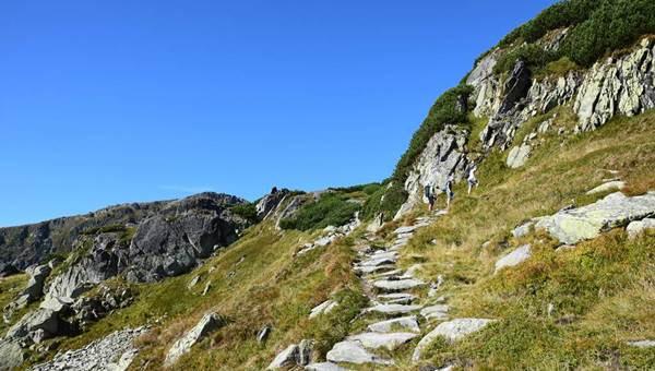 A Lengyel-Öt-tó völgyéből a Liptói-határhegyre