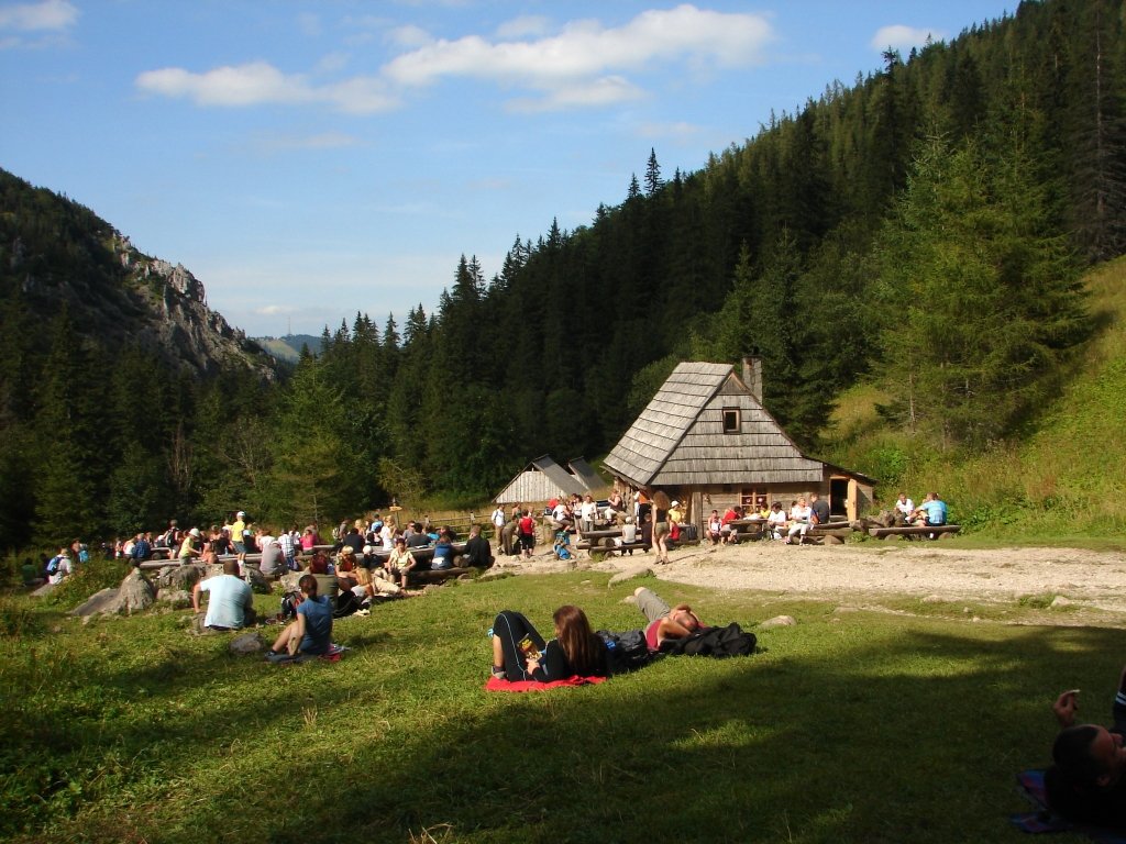 A Palánkos-völgyben az Őzike-sziklára, majd vissza a Fehér-völgyön át