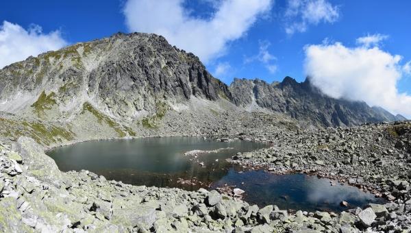 A Csorbai-tótól a Lorenz-hágón át, a Szoliszkó menedékházat érintve a Csorbai-tóhoz