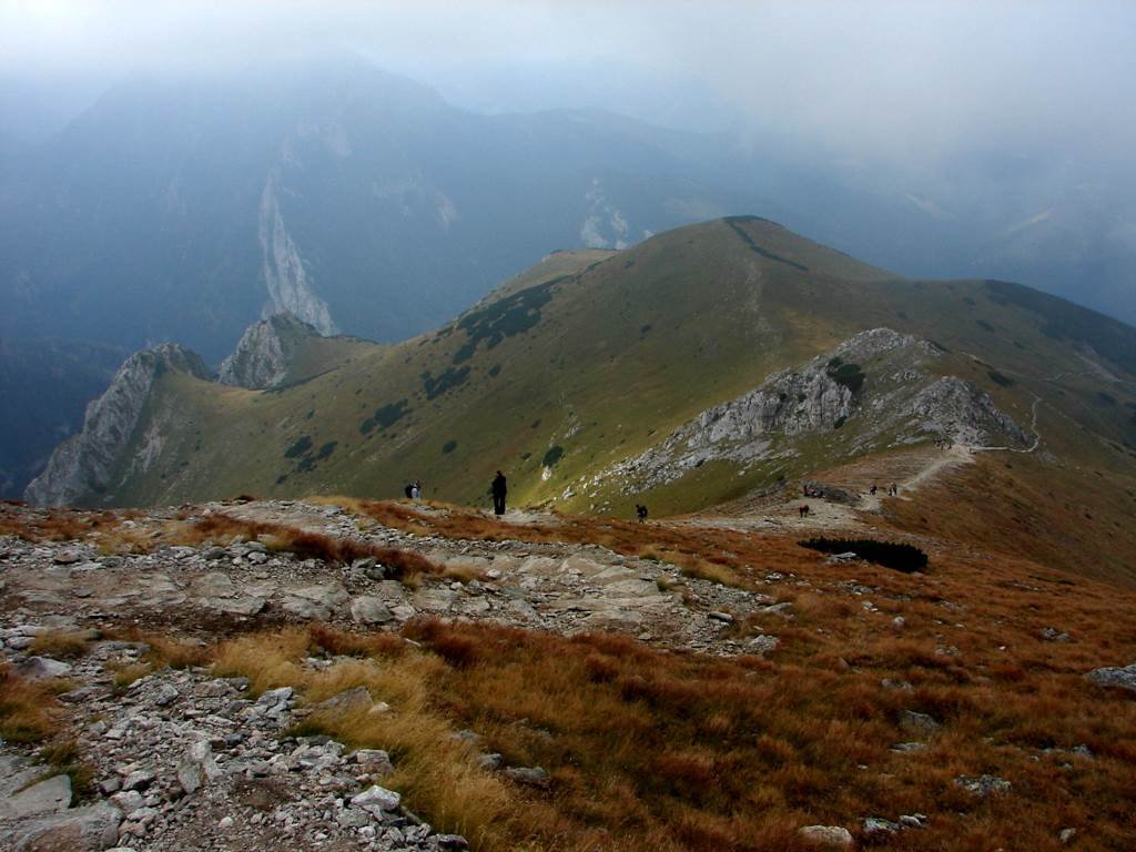 Kiry parkolóból a Lejtős-réten át a Sötét-hegyre