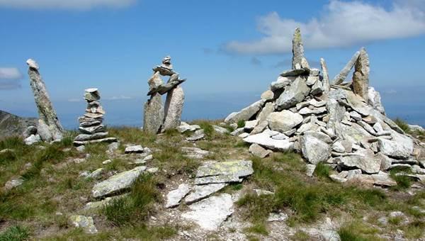 A Zsári-völgyből a Zsári-nyergen át a Szomorú-hágóba