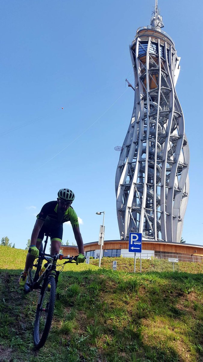 Lejtőzés indul a Pyramidenkogel mögött a hegy másik oldalán Forrás: www.mozgasvilag.hu