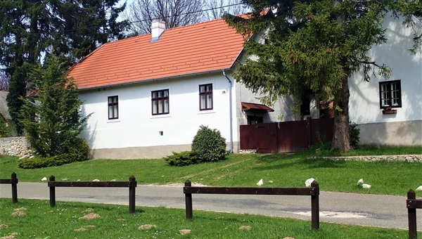 Gánt közel van. Általában mindenhez...