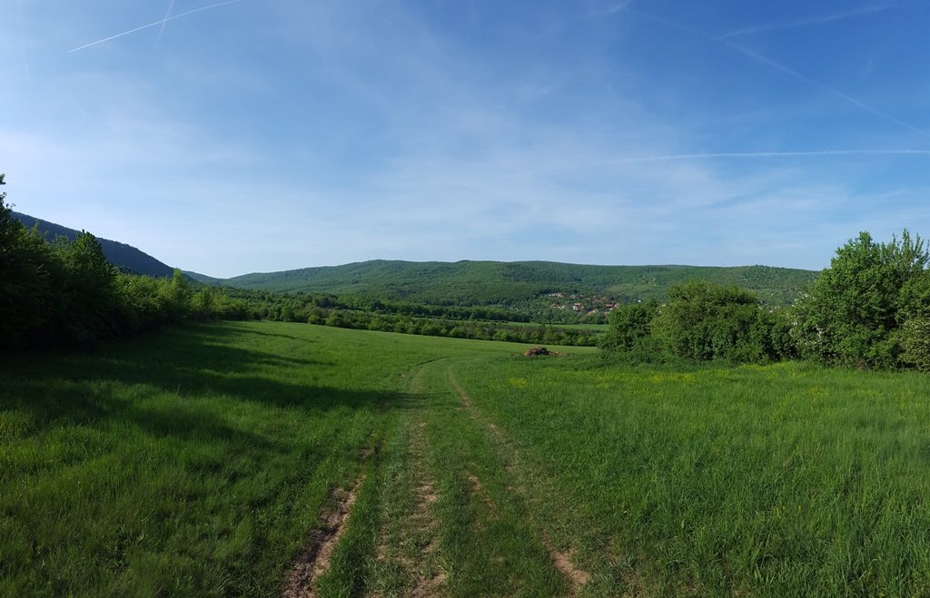 Pilisszentkereszt felé haladunk tovább