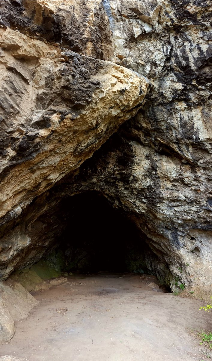 A Legény-barlang bejárata.