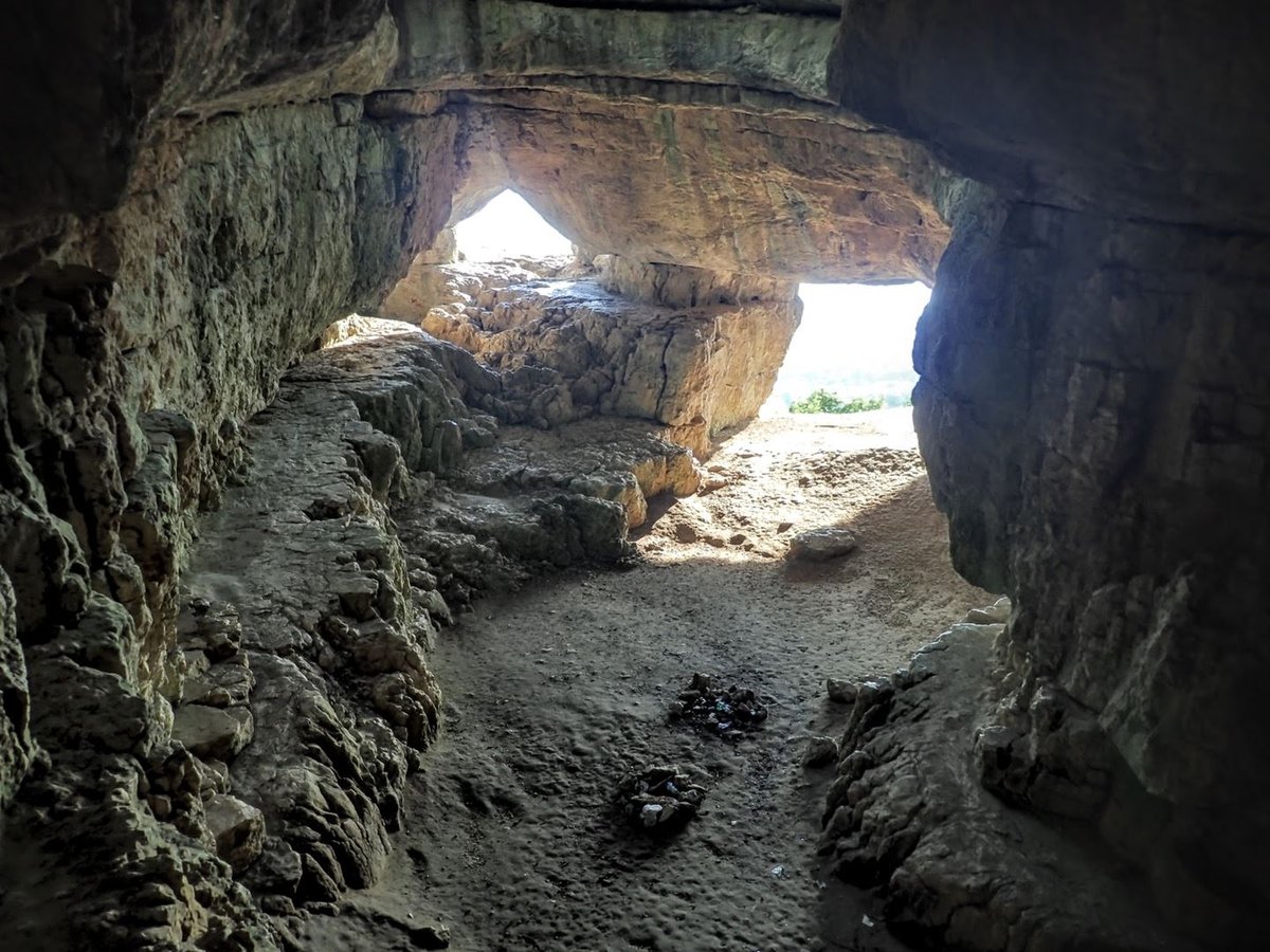 A barlang elülső bejárata belülről fotózva Forrás: Nyáry Tamás