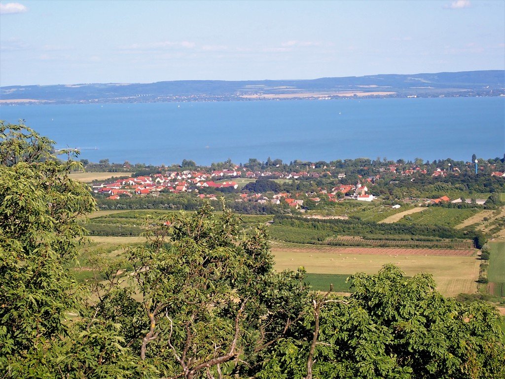 Zánka látképe a Hegyestű csúcsáról Forrás: Nyáry Tamás