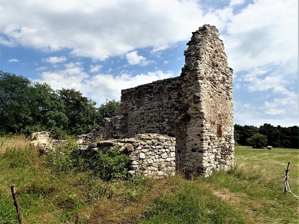 A Kisdörgicsei templomrom 900 éves falai Forrás: Nyáry Tamás