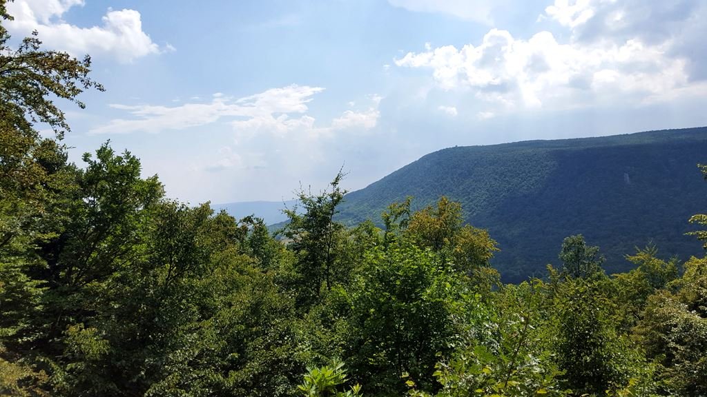 A körtúra jelzés kilátópontja, csodálatos panorámával a Pilistetőre Forrás: Mozgásvilág.hu