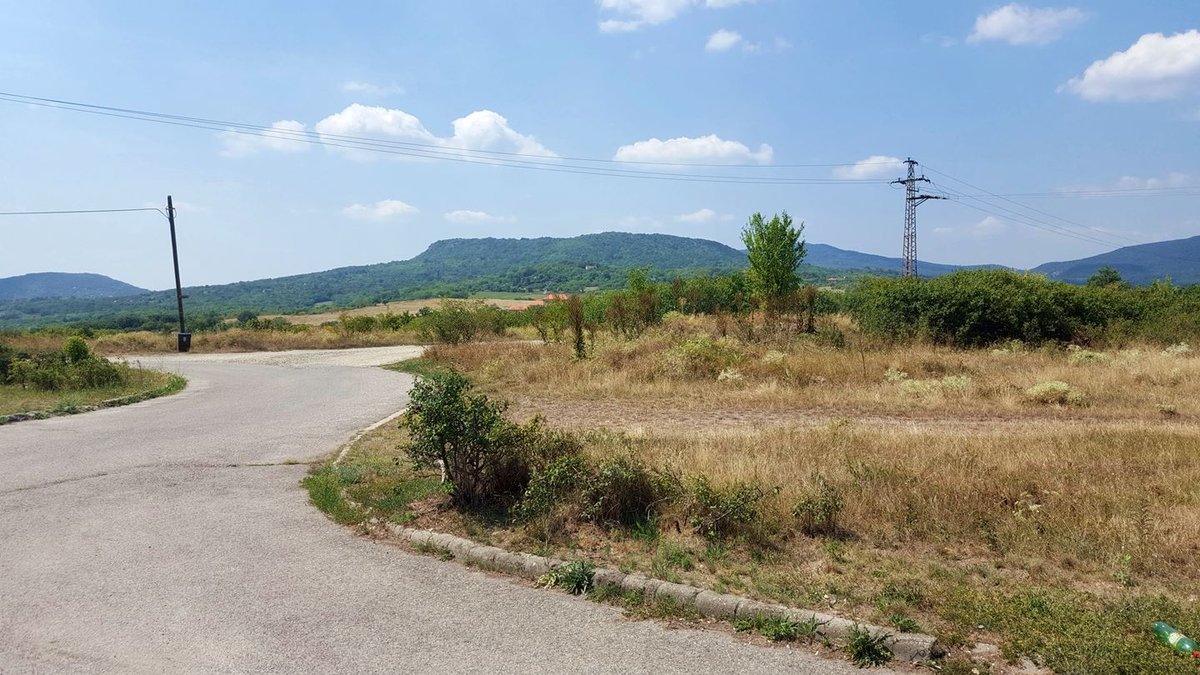 A parkolóból indulunk a Kőhegy felé