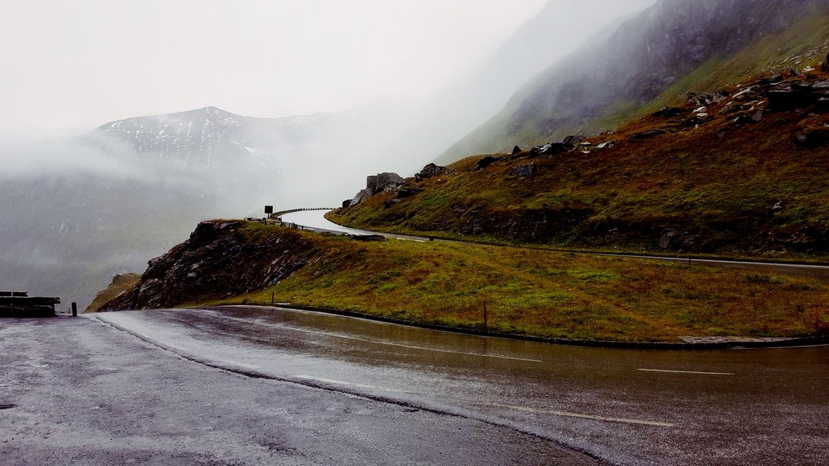 Hajtűkanyar a Grossglockner Hochalpenstrassén Forrás: Mozgásvilág