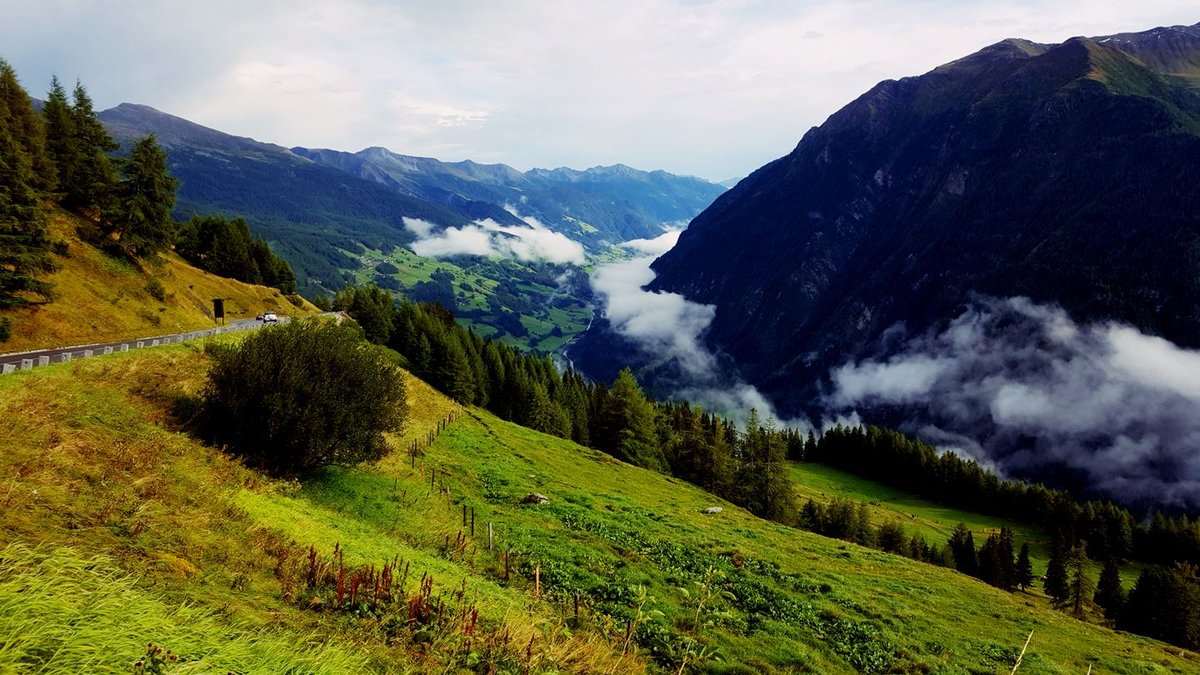 Kilátás a Grossglockner Hohchalpenstrasséról Forrás: Mozgásvilág