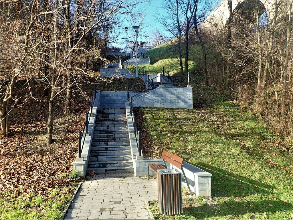 Lépcsősor a Biatorbágyi viadukthoz Forrás: Nyáry Tamás