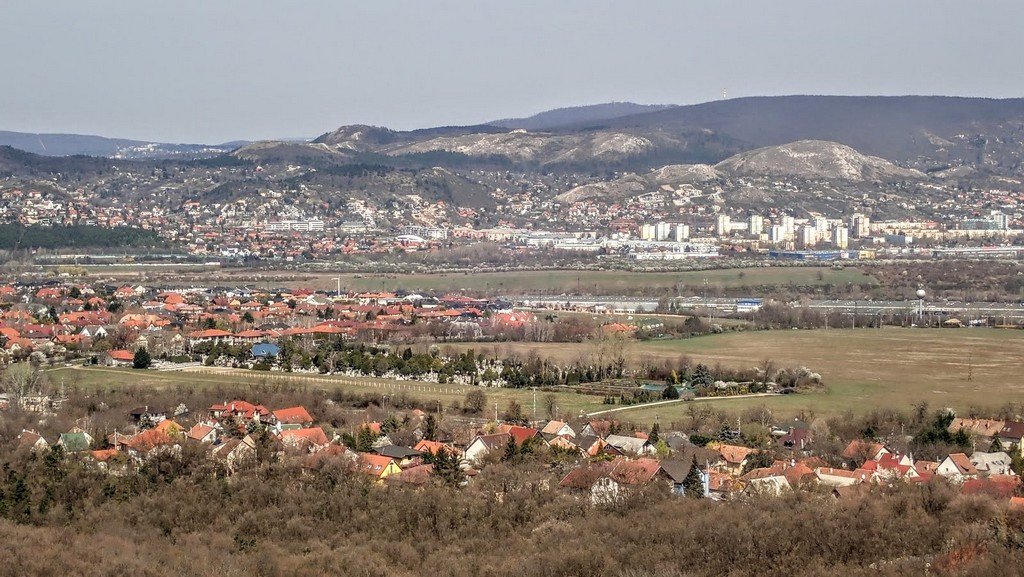 Kilátás Budaörs felé Forrás: Nyáry Tamás