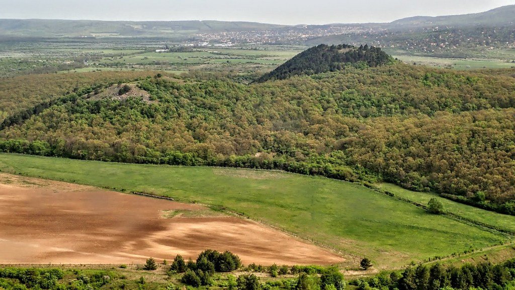 Panoráma a 24 ökrös hegyről a Csíki-hegyek irányába Forrás: Nyáry Tamás