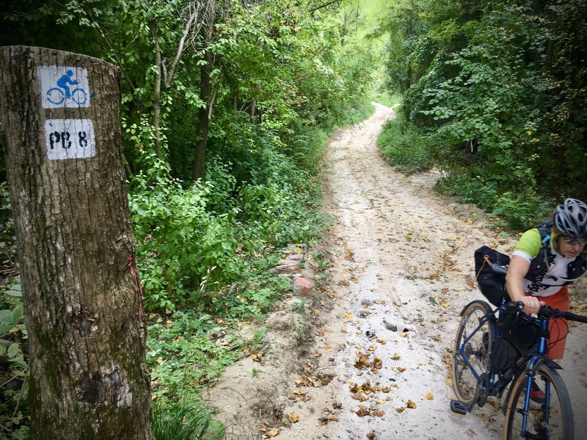 Zsíros-hegyi gravel - bizony olykor tolni is kell ForrÃ¡s: Mozgásvilág