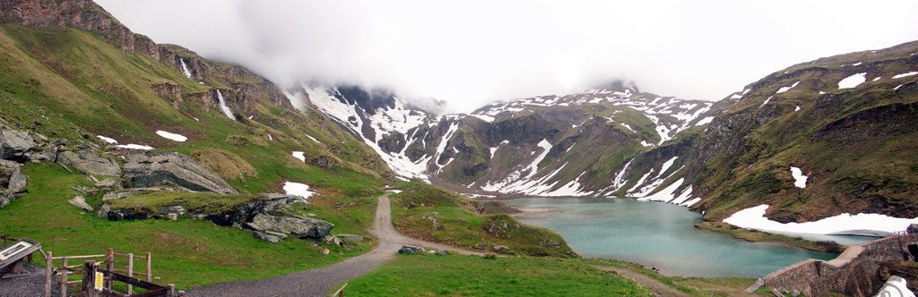 gleccser tó, és vízesések hada 2000méter körüli magasságban a Grossglockner-út mellett
