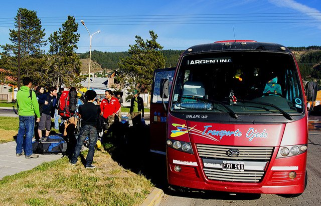 Esquelből kisbuszokkal jutnak el a mászók Piedra Parada-ba