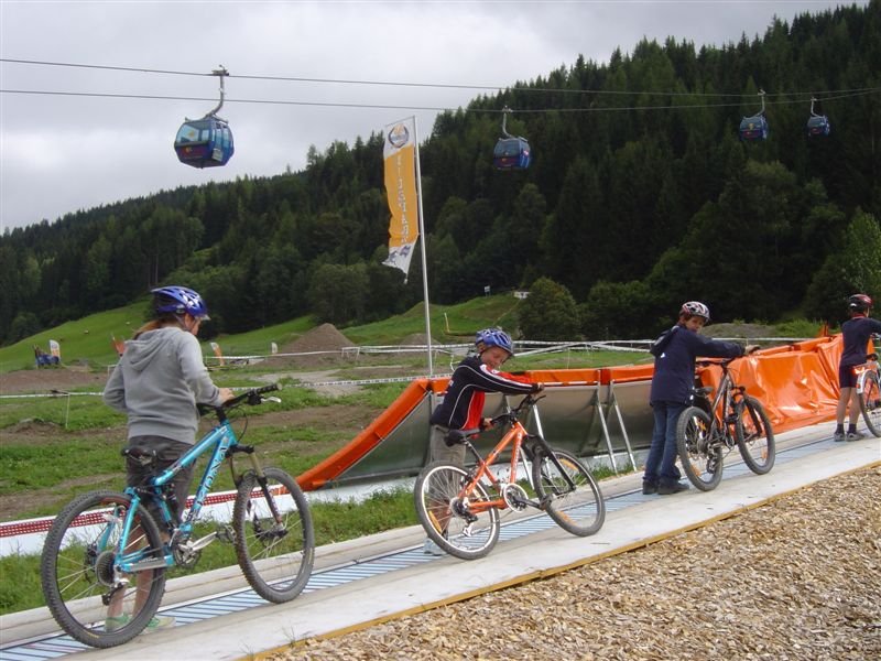 82863-Kids-Mini-Bikepark_Leogang07__10_klein.jpg