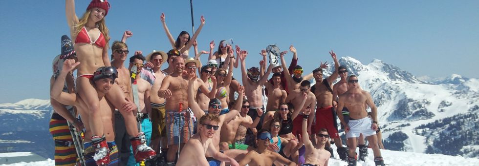 Bikinis csajok a sípályán