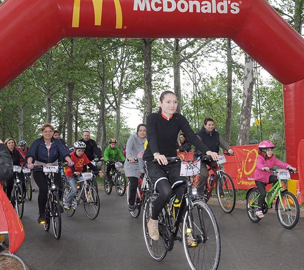 McDonald\'s BringaMánia Balatonkör Forrás: Vuelta Sportiroda