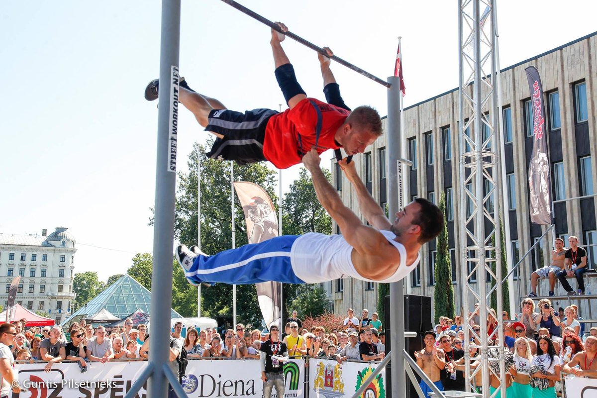 Street Workout az Erzsébet téren Forrás: Guntis Pilsetnieks