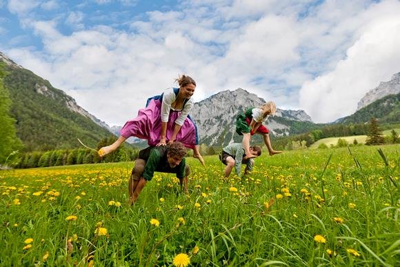 Mókás programok a mezőn. Forrás: TRV HOCHsteiermark_Tom Lamm