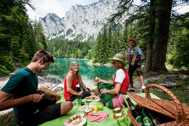 Piknik a Zöld tónál. Forrás: Hochsteiermark Grüner See © Tomm Lamm.