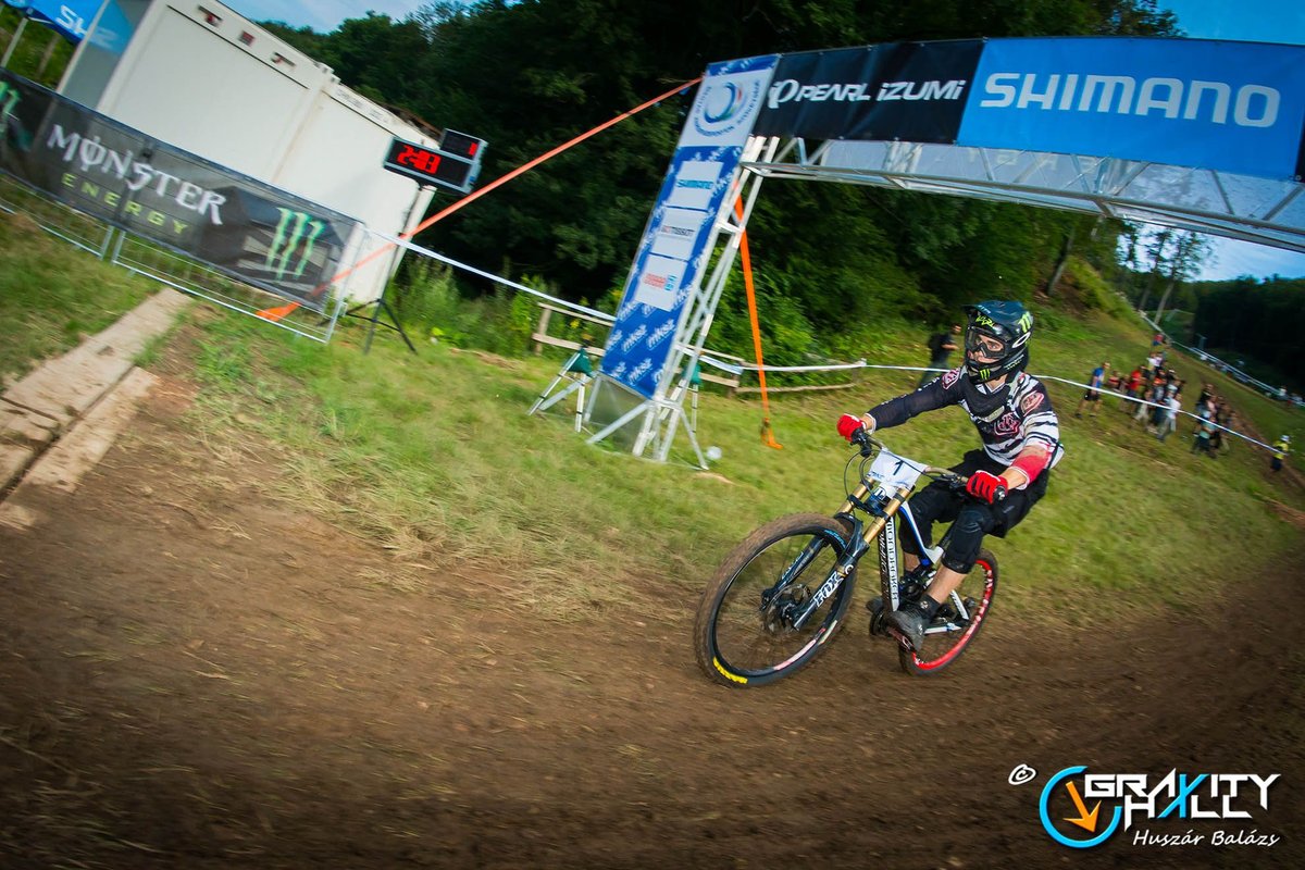 GravityHall Downhill és Fourcross Országos Bajnokság Forrás: GravityHall