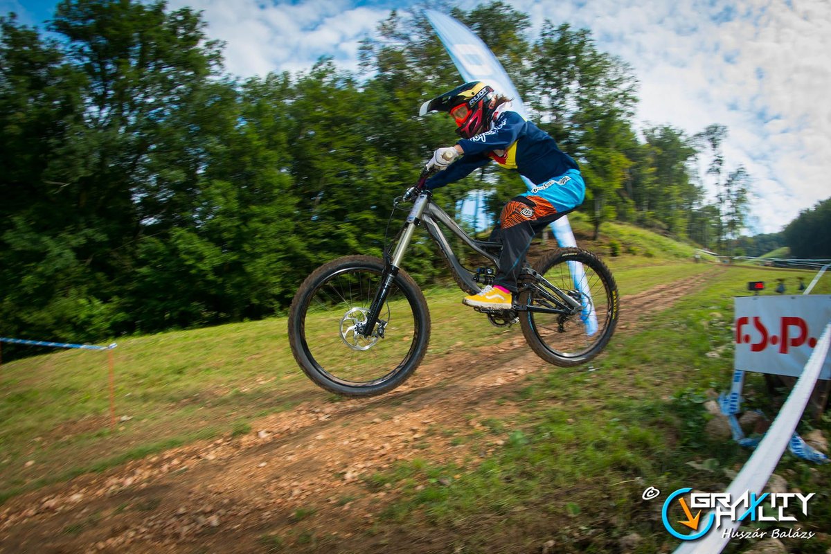 GravityHall Downhill és Fourcross Országos Bajnokság Forrás: GravityHall