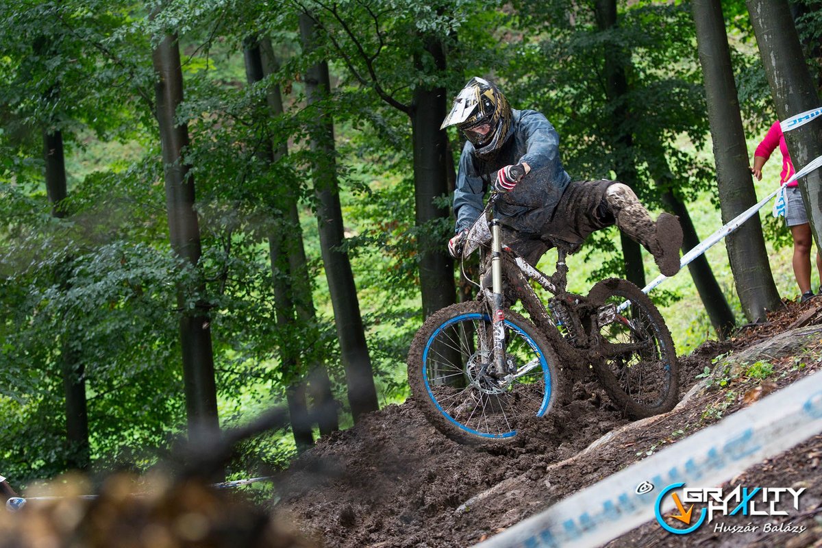 GravityHall Downhill és Fourcross Országos Bajnokság Forrás: GravityHall