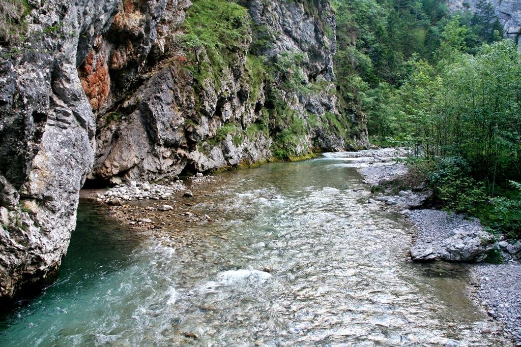 A Savinja folyó raftingolásra kitűnően alkalmas.