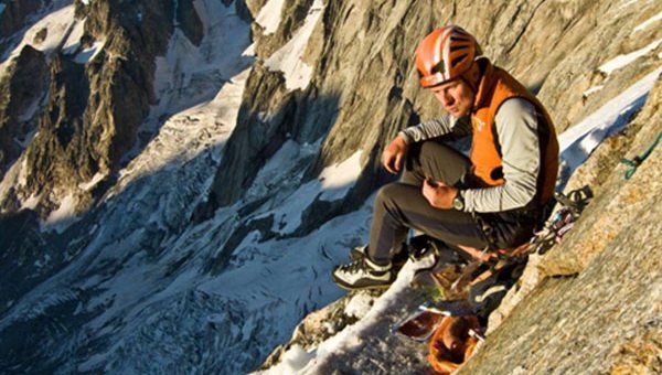 Pihenő a Grandes Jorasses északi falának Walker-pillérén