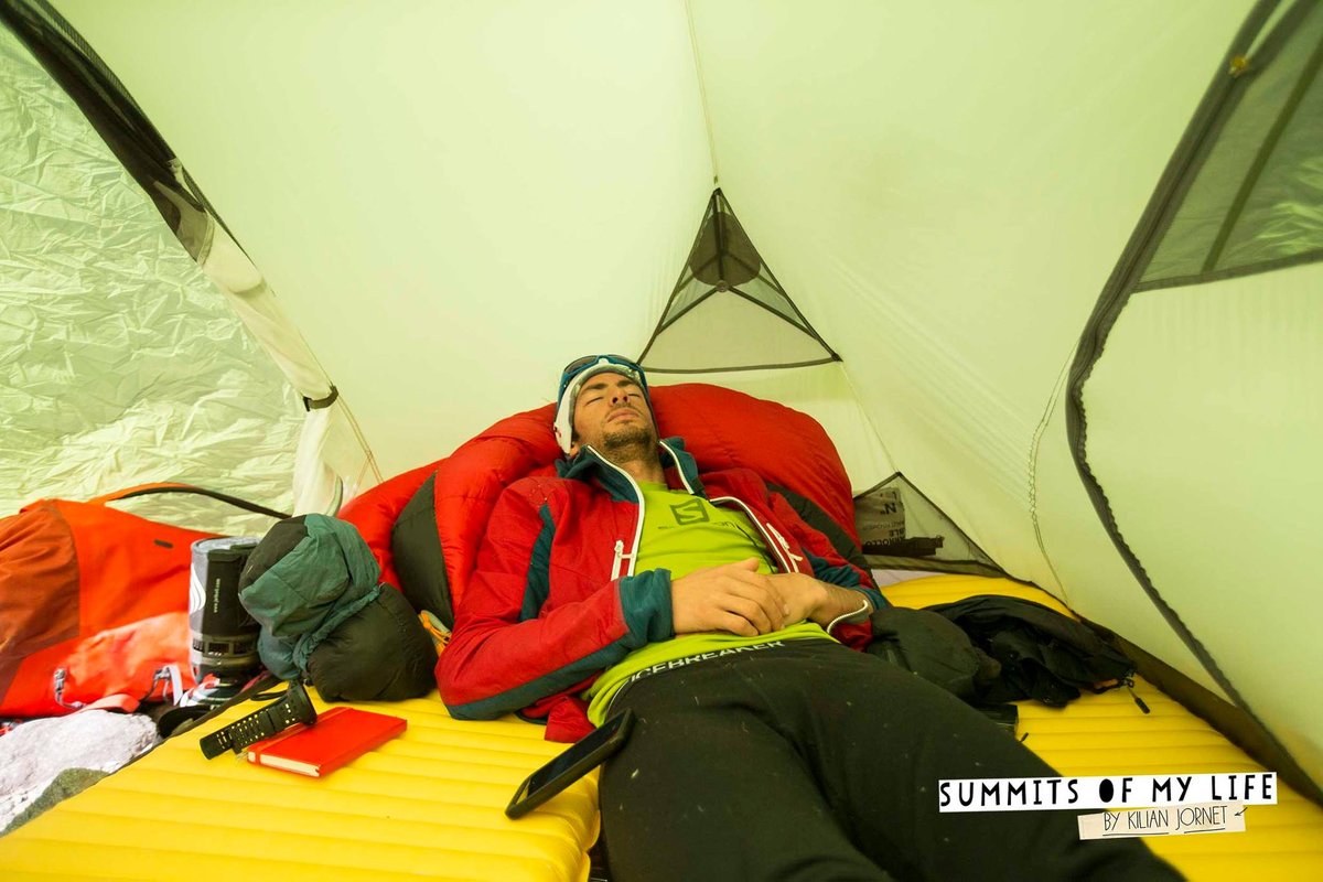 Pulzusmérés és pihenés a sátorban Forrás: summitsofmylife.com