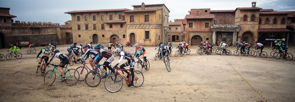 Főszerepben a bringások a Korda Filmstúdióban